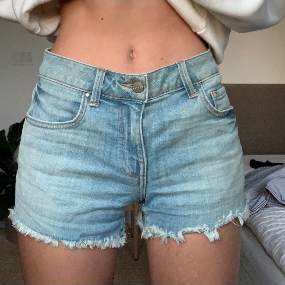 Mid waisted blue denim shorts